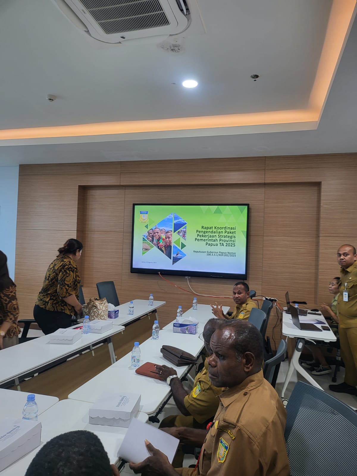 Rapat Koordinasi Pengendalian Paket Pekerjaan Strategis Pemerintah Provinsi Papua
