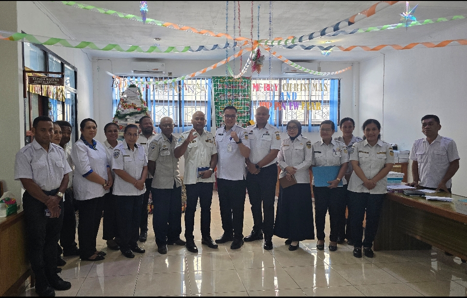 Rapat Di Ruang Kerja Bidang Perencanaan di Pimpin Kepala Dinas Perhubungan Provinsi Papua