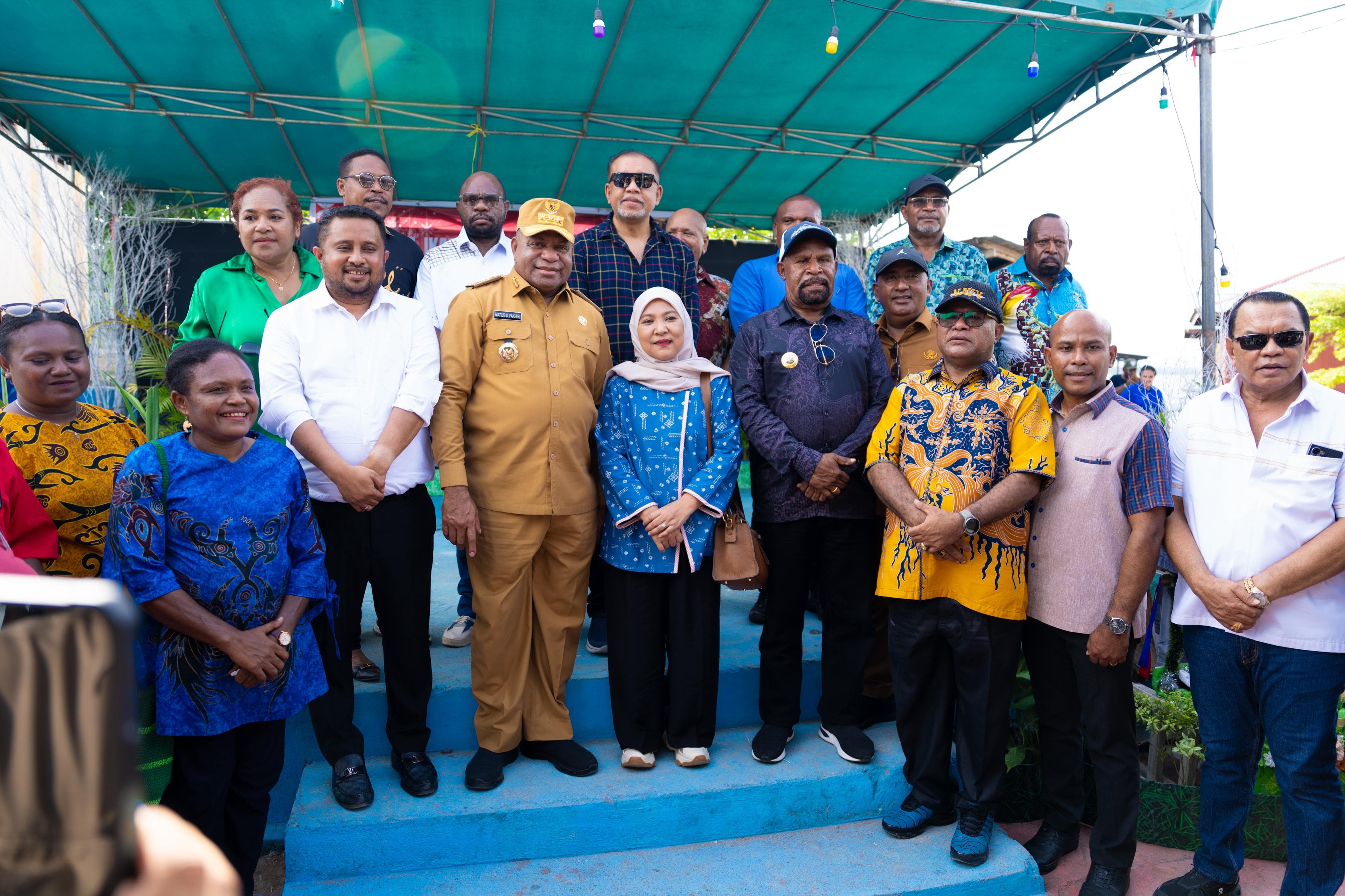 Plt. Kepala Dinas Perhubungan Provinsi Papua Mendampingi Gubernur Papua Ke Kampung Atamali